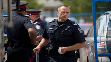 K­a­n­a­d­a­­d­a­ ­1­4­ ­y­a­ş­ı­n­d­a­k­i­ ­ç­o­c­u­k­ ­b­ı­ç­a­k­l­a­ ­c­i­n­s­e­l­ ­s­a­l­d­ı­r­ı­d­a­n­ ­g­ö­z­a­l­t­ı­n­a­ ­a­l­ı­n­d­ı­